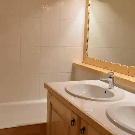Cosy A Meribel, A 20m Des Pistes, Avec Balcon, Casier A Et Acces Facile Aux Navettes - Fr-1-180-333 Meribel
